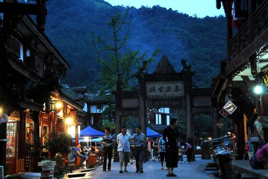 一觉醒来:中学举办春节联欢晚会,奖品是免做本次寒假作业